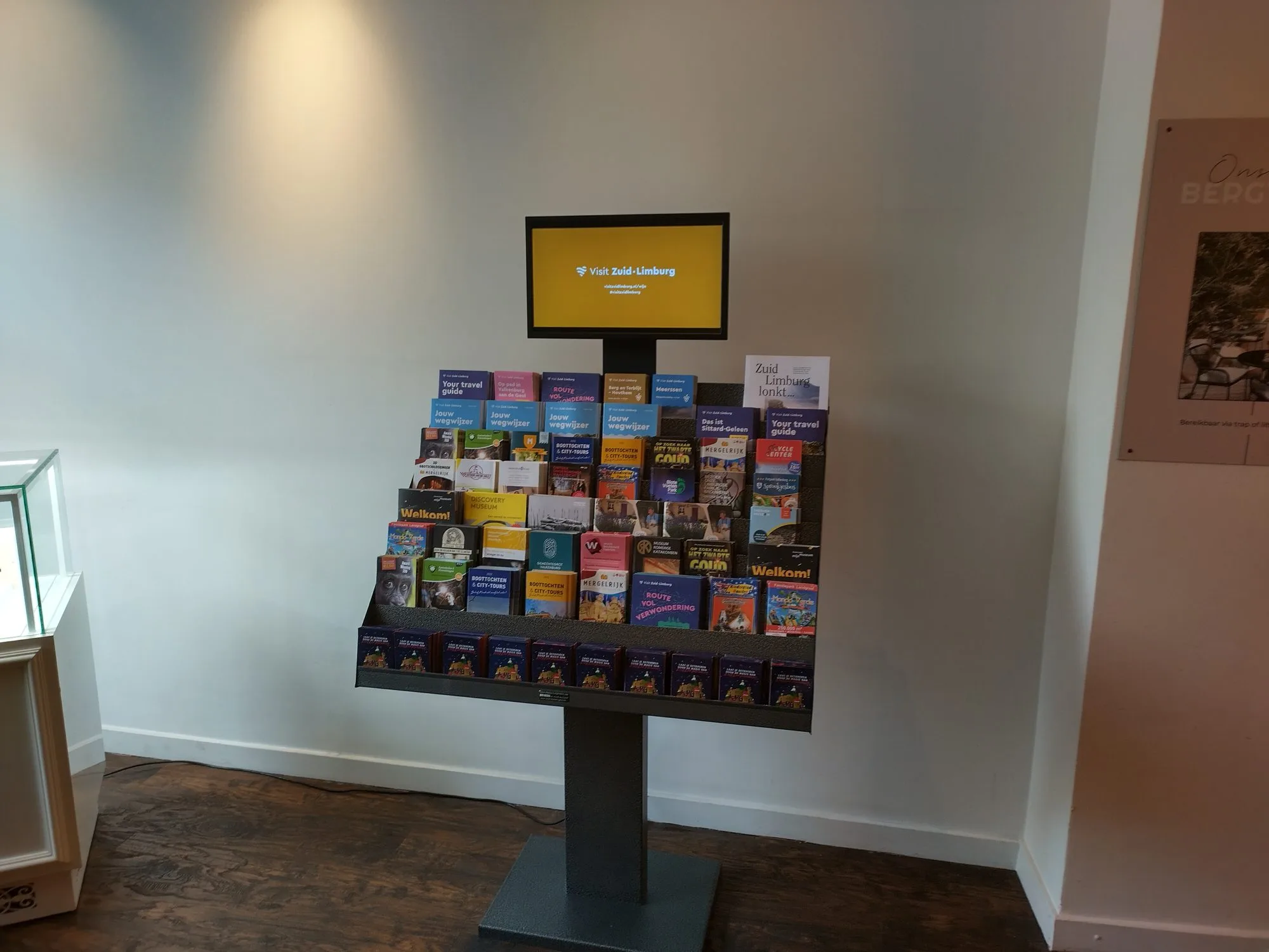 Gevulde folderdisplay op locatie